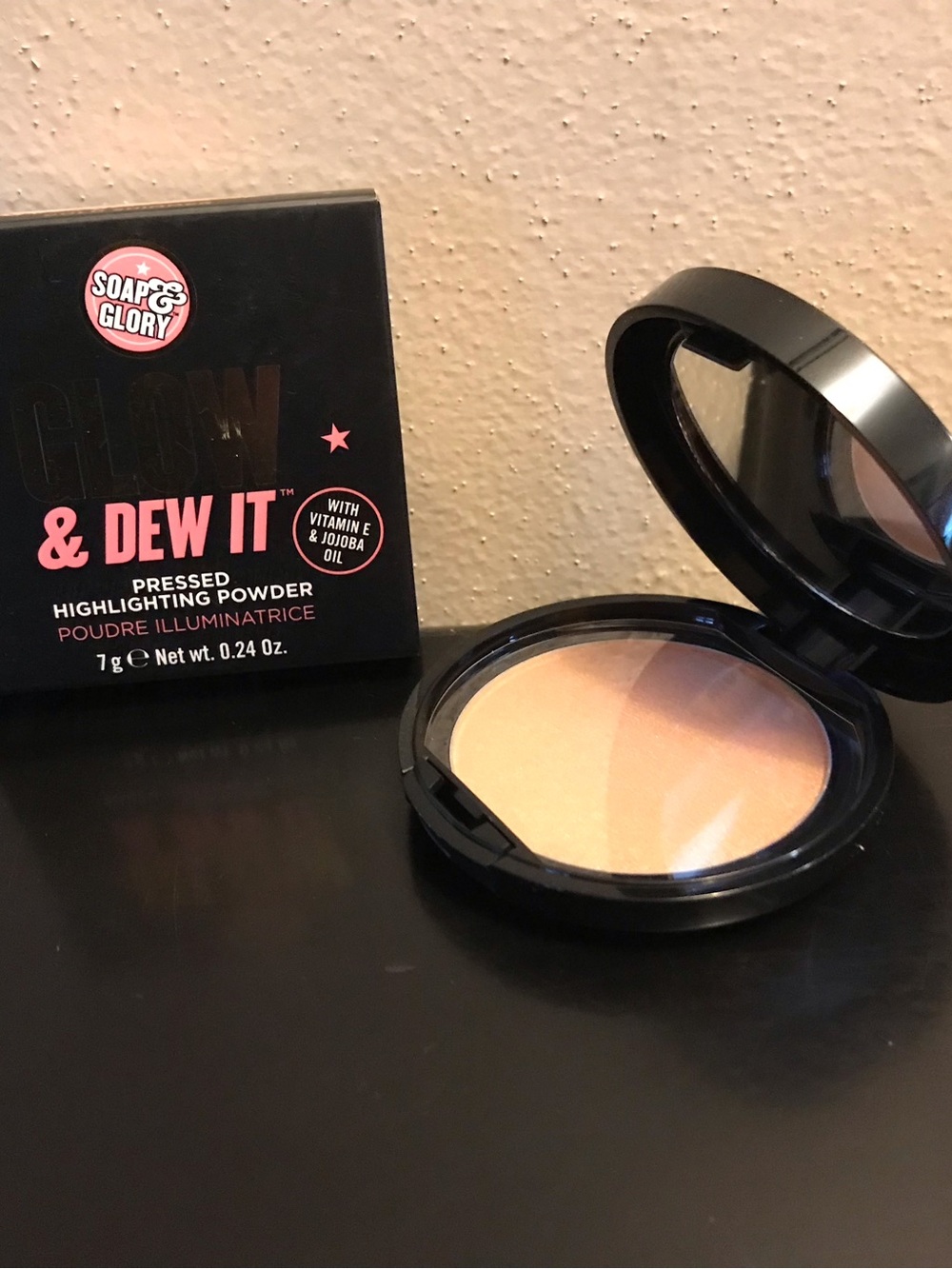 Soap & Glory Pressed Highlighter - gold shimmer